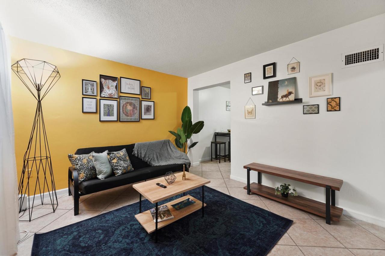 Vibrant 2 Bedroom Apt Near Brickell Apartment