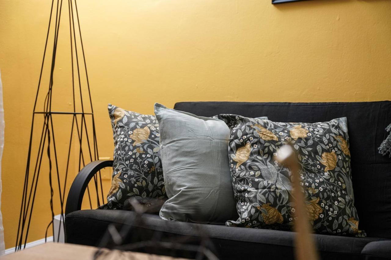Vibrant 2 Bedroom Apt Near Brickell Apartment