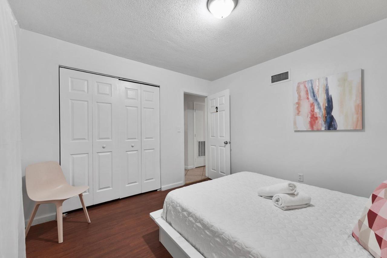 Apartment Vibrant 2 Bedroom Apt Near Brickell Miami